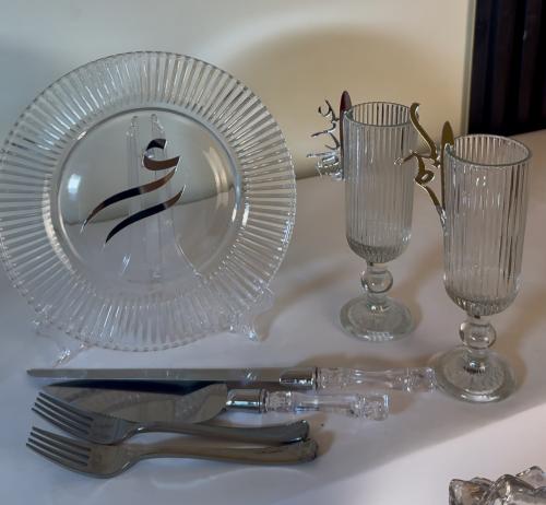 صحن شامل الحروف +كاستين شامل التنسيق +شوكيتن+سكين...