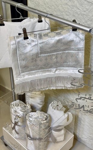 عربية وبوكس السجادات وشراشف الصلاه شامل التنسيق