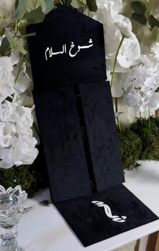 صندق عقد فاخر مخملي بتنسيق الاكريليك متوفر جميع ال...