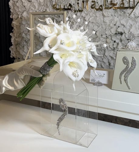 بكج الطقم الملكي بتصميم الكريستال اللامع ٤ قطع ميخ...