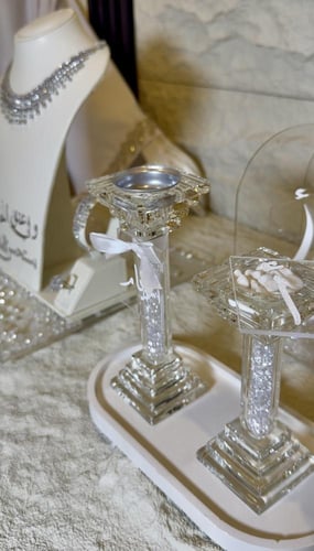 بكج العروس يشمل مبخرة كريستال شامل الاسم +علبه الع...