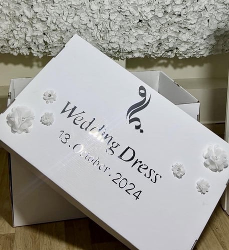 بوكس فستان العروس شامل التنسيق