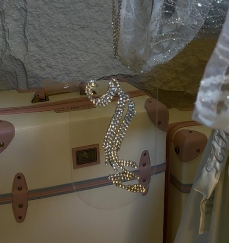 تعليقات اكريلك لشنط الدبش يتميز بتصميم بريق الكريس...