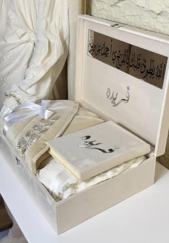 بوكس مخملي فاخر كبير شامل التنسيق بتصميم الخرز +سج...