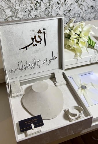 بوكس العقد الفاخر حجم الكبير شامل الاسم العباره ال...