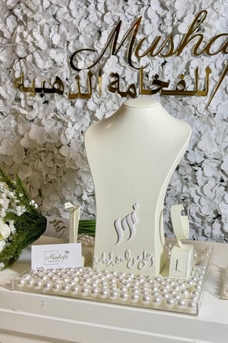 صدريه متكامله +استاند اكريلك +لولو