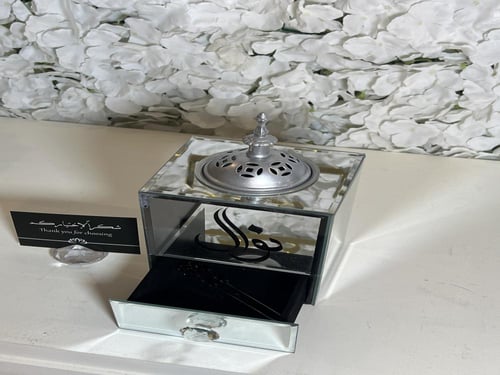 مبخره فاخره بدرج العود شامل الاسم مرايا