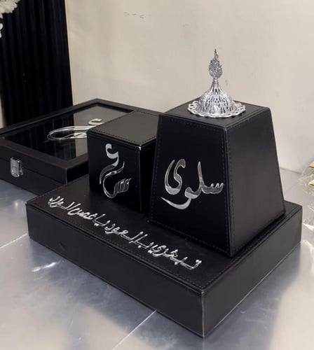 بوكس عقد بتصميم زجاج وجلد +مجموعه المبخره الجلد