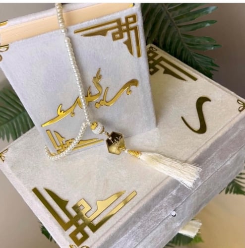 مجموعه مخمليه مصحف مخمل شامل الاسم مقاس 14 في 20 ب...