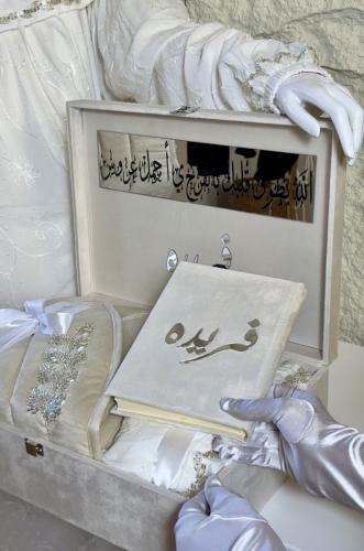 بوكس مخملي فاخر كبير شامل التنسيق بتصميم الخرز +سج...