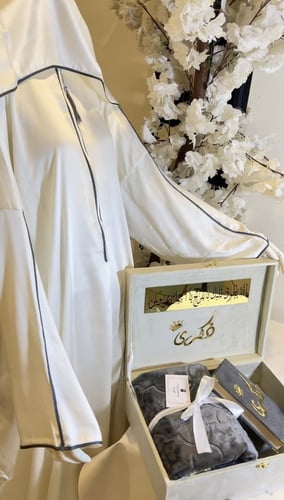 مجموعه فاخره تشمل بوكس مخملي شامل التنسق +مصحف معت...