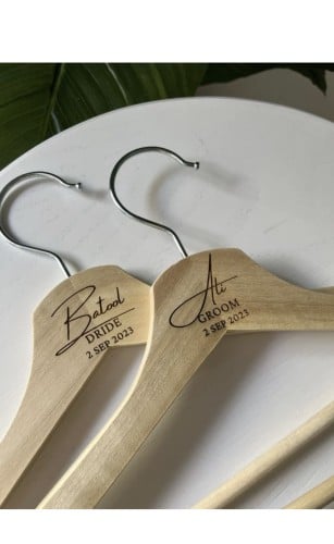 علاقه خشبيه بنحت الاسم