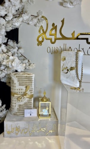 مجموعه فاخره تشمل بوكس كبير اكريلك بقاعده مخمل +سج...