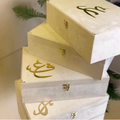 بوكس عرائسي مصحفين بتصميم الاكريلك شامل الاسماء مس...