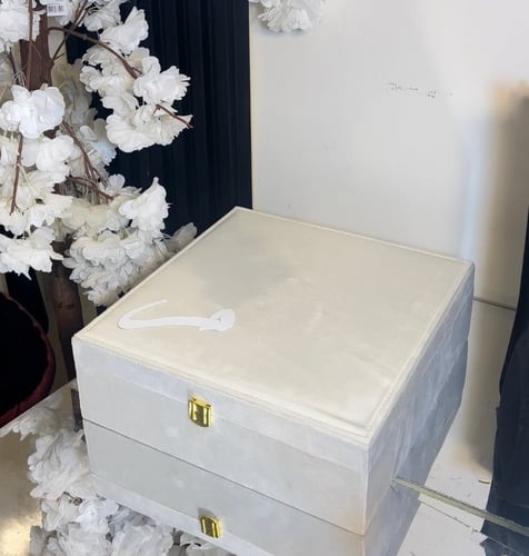 بوكس فاخر بتصميم الاكريلك