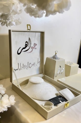 مجموعه العروس الفاخره بوكس العقد +مجموعة المبخره 4...