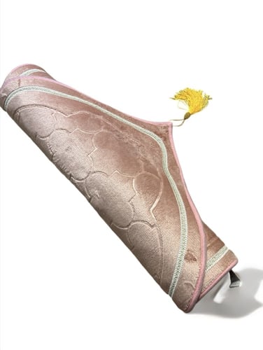 سجاده سفنج بتصميم المحراب لون لحمي