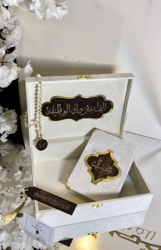 مجموعه فاخره مخمليه بتنسق الخشبي والاكريلك يشمل بو...