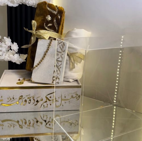 مجموعه فاخره تشمل سجاده مخمل شامل الاسم مصحف معتاد...