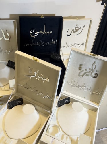 بوكس العقد الحجم الوسط شامل