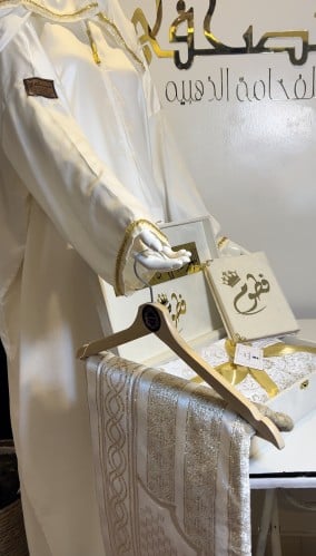 مجموعه فاخره تفصيل حسب طلبكم بوكس كبير مخملي بتصمي...