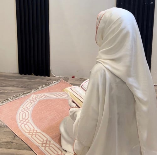 مجموعه تشمل سجاده +مصحف معتاد شامل الاسم مقاس 14 ف...