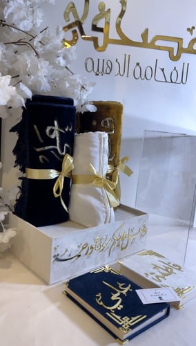 بوكس مجموعة فاخره للعروسين 6 قطع سجادتين مخمل شامل...