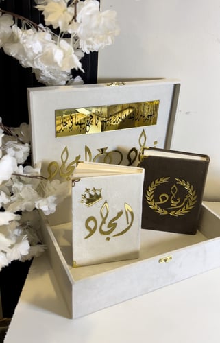 بوكس العروسين المخملي الفاخر شامل التنسيق بتصميم ا...