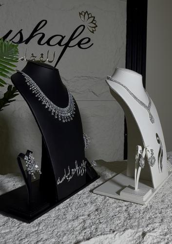 صدرية عقد متكاملة جلد فاخر بتصميم الحروف او الأسما...