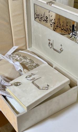 بوكس مخملي فاخر كبير شامل التنسيق بتصميم الخرز +سج...