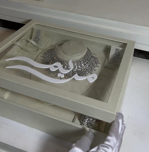 بوكس العقد الجلد والشفاف شامل الاسم الحجم الكبير