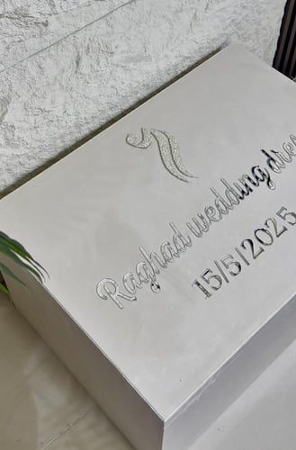 بوكس فستان العروس الفاخر المخملي الحجم الكبير