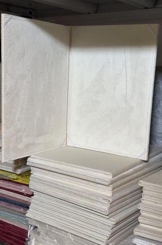 مجلة او دفتر جلد او مخمل تفصيل الون حسب الطلب