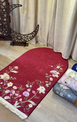 سجادات صلاة فاخرة في ، بتصاميم مورد. جودة عالية ور...