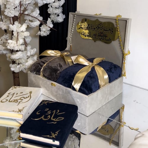 مجموعة فاخره تشمل مصحفين حجم المعتاد شامل الاسماء...