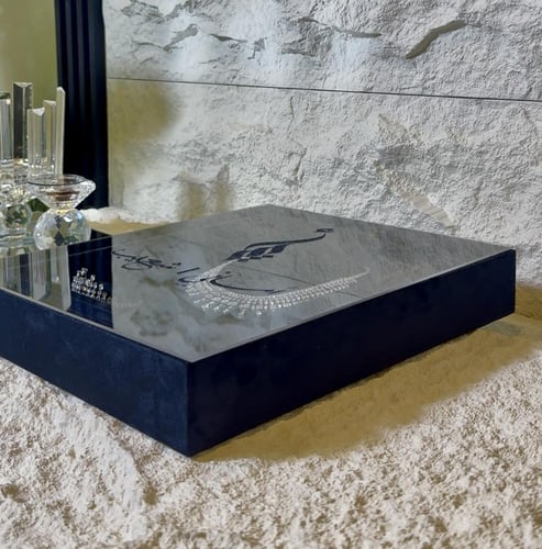 بوكس العقد المخملي +غطاء اكريلك شامل التنسيق ممكن...