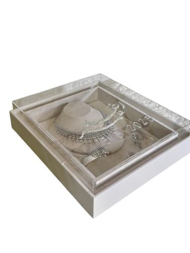 بوكس العقد بغطاء اكريلك شامل الأسماء بالتصميم الخر...