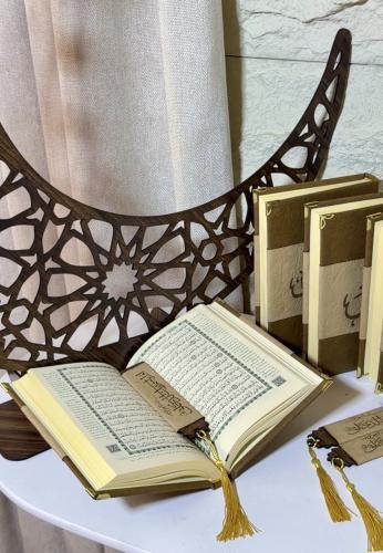 مصحف جلد فاخر الحجم المعتاد ١٤ في ٢٠ شامل الاسم