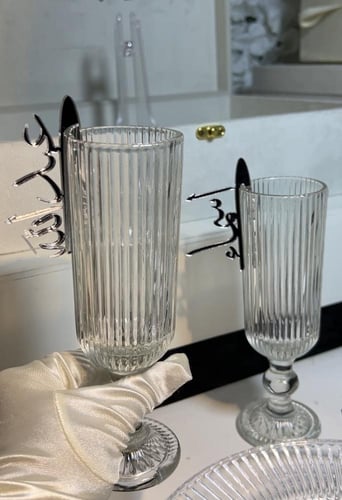 مجموعة الكيك تشمل بوكس مخملي بتنسق الأكريلك +صحن ب...