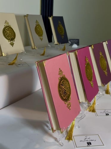 مصحف جلد بتصميم الأكريلك حجم المعتاد