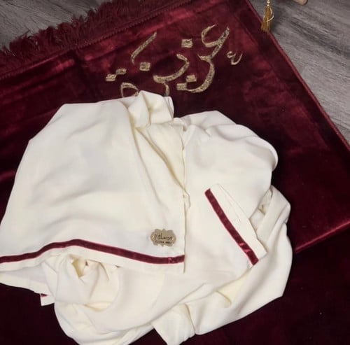 طقم سجاده مخمل شامل الاسم +مصحف مخمل معتاد مقاس 14...