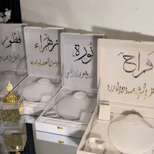 بوكس العقد الحجم الوسط