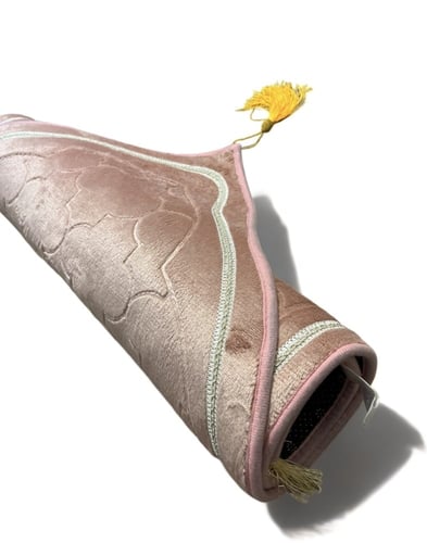 سجاده سفنج بتصميم المحراب لون لحمي