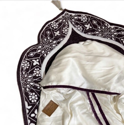 طقم لون موف سجاد تركي مبطنه بتصميم محراب +شرشف صلا...