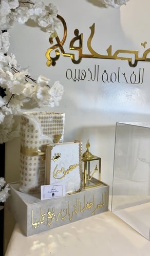 مجموعه فاخره تشمل بوكس كبير اكريلك بقاعده مخمل +سج...