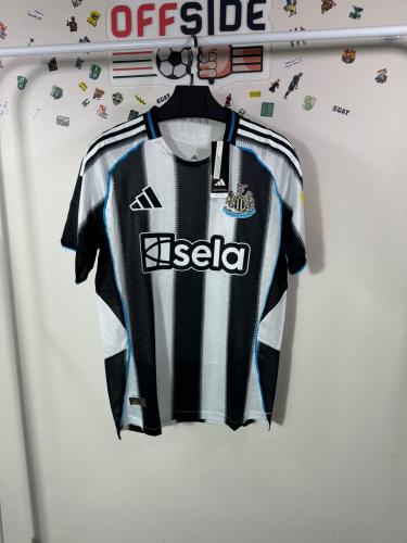 تيشيرت نيوكاسل الأساسي 2025/26