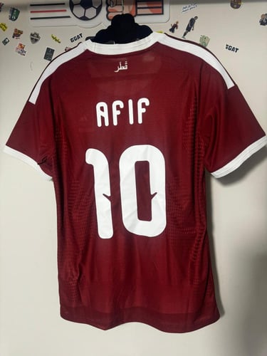 تيشيرت قطر الأساسي 2025/26