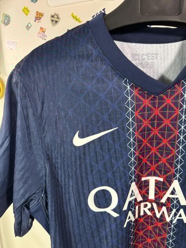 تيشيرت باريس الأساسي 2025/26