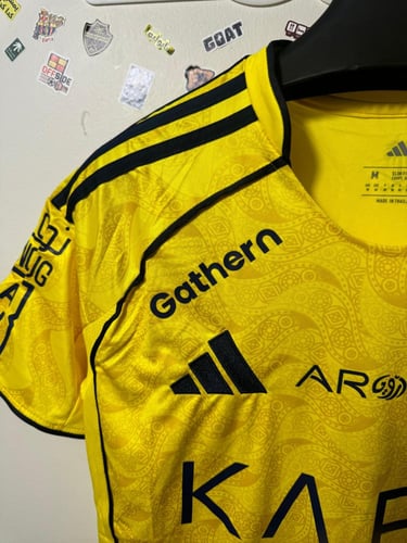 تيشيرت النصر الأساسي 25/26 ( كامل الرعايات )