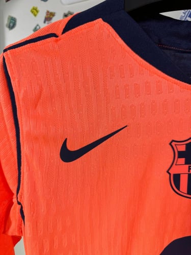 تيشيرت برشلونة الثالث 2025/26